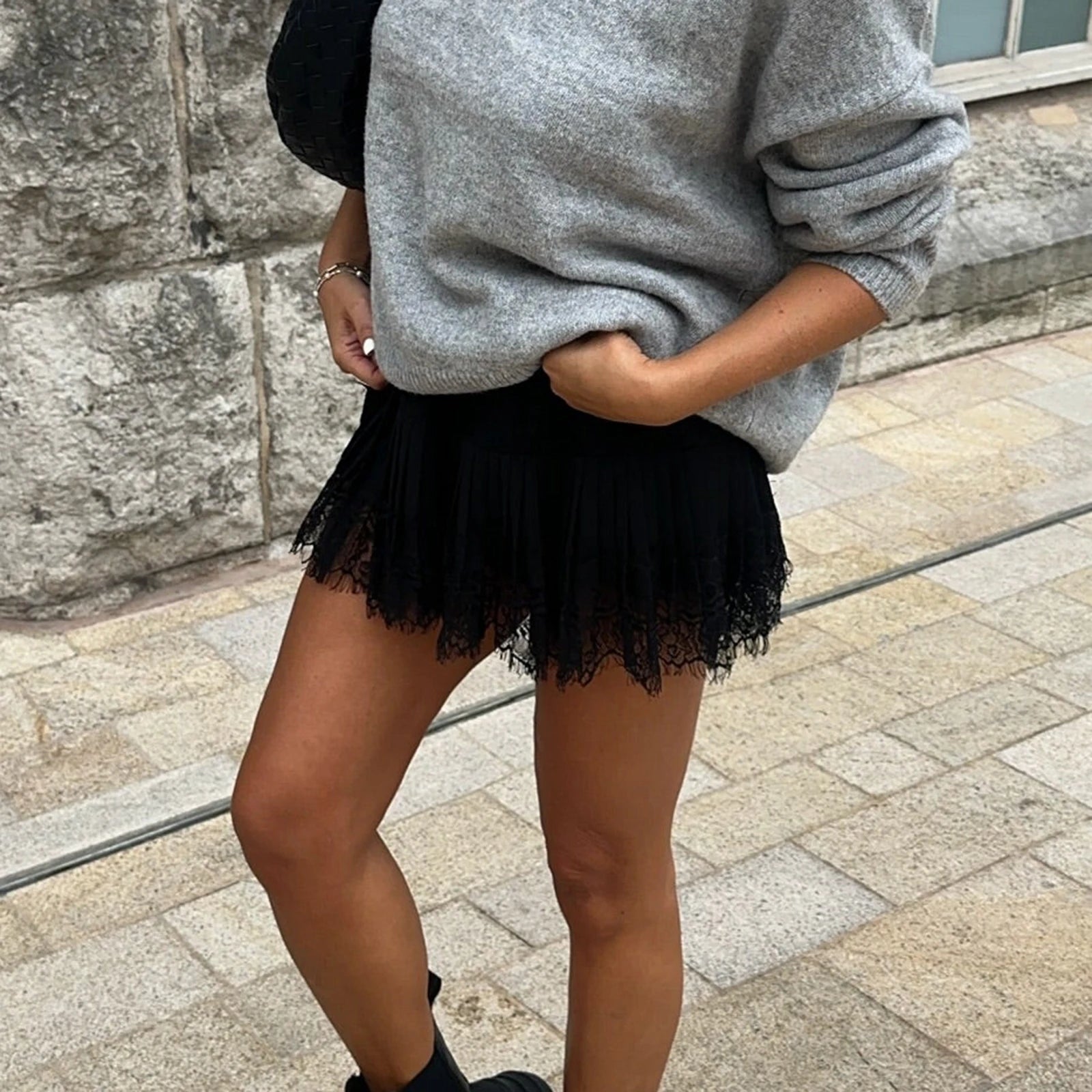 FAITH LACE MINI SKIRT