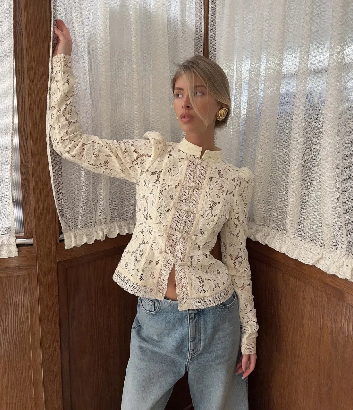 FONTAINE LACE BLOUSE