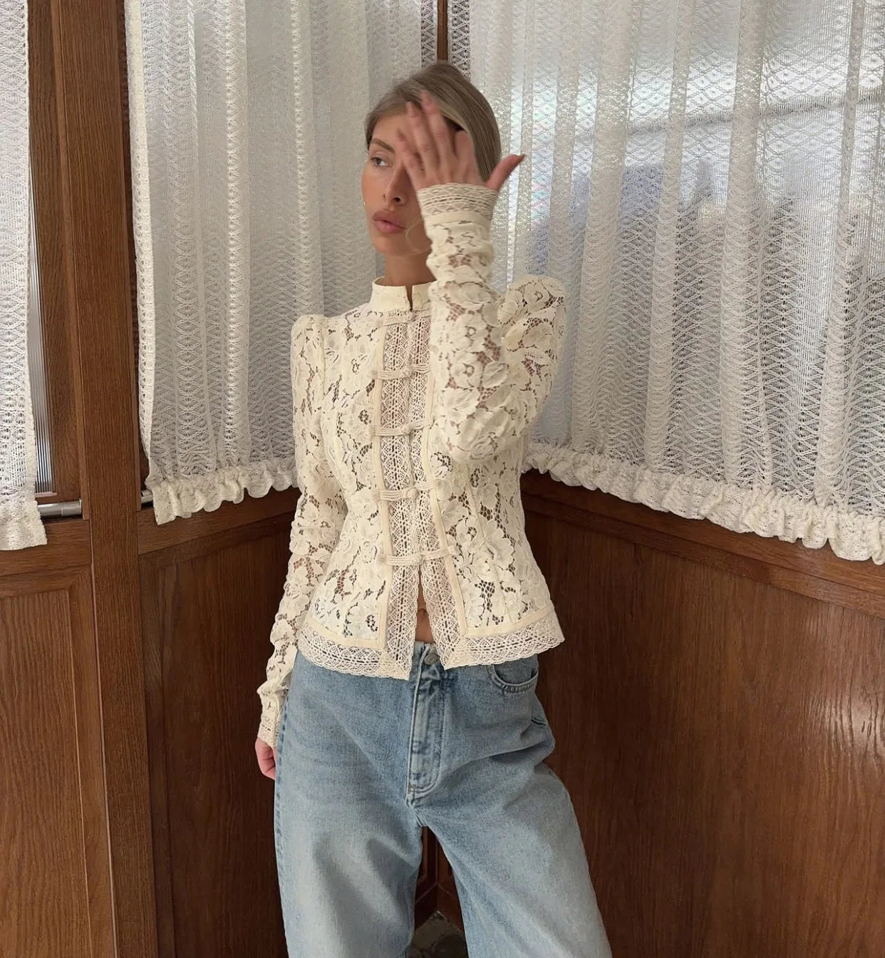 FONTAINE LACE BLOUSE